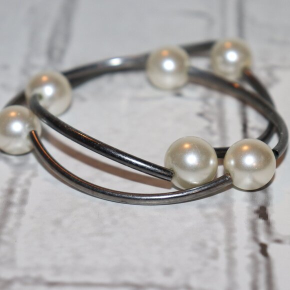 🤍 Silver Bracelet Set with Faux Pearls · 8" · Elastic Fit · Vintage Charm ✨ - Picture 1 of 4